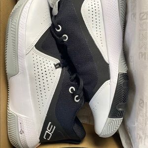 Under Armour SC 3ZER0 IV Basketball Shoe Size M7.5/W9